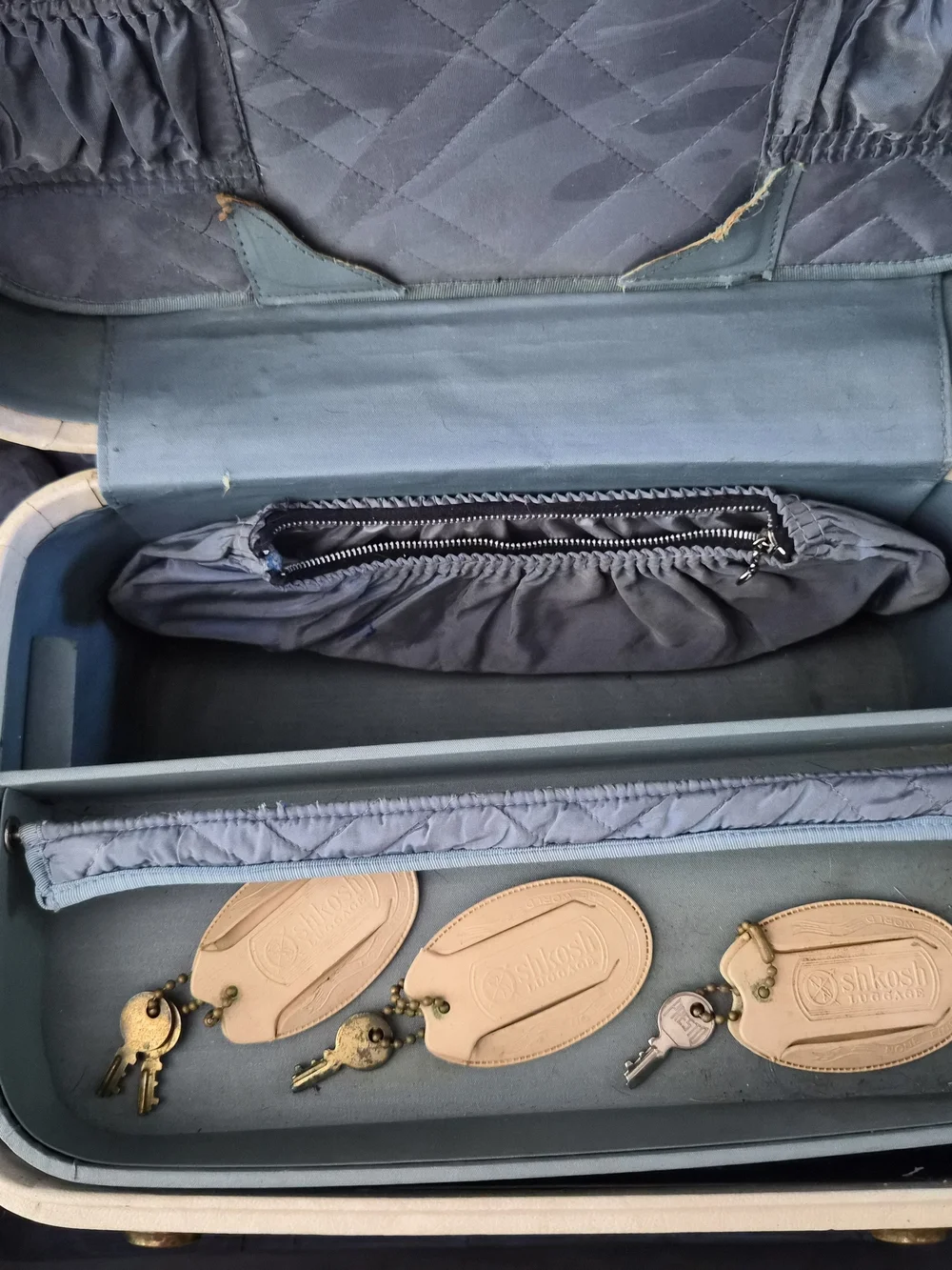 Vintage OSHKOSH Luggage Stackable White & Blush Leather Storage Trunk Set